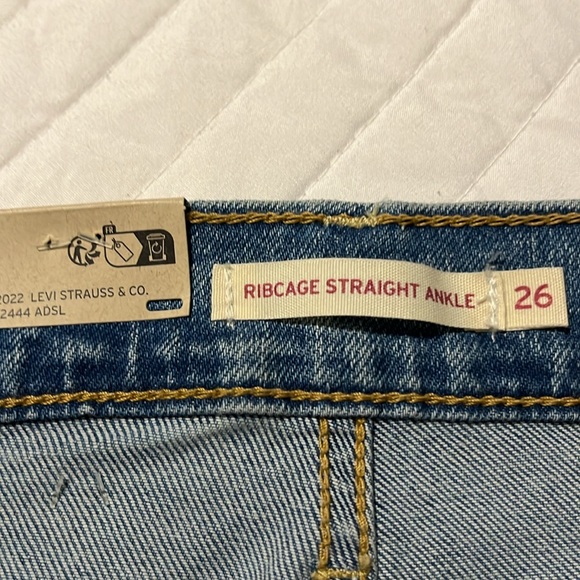 Levi’s Ribcage Straight Ankle Jeans - Picture 8 of 9